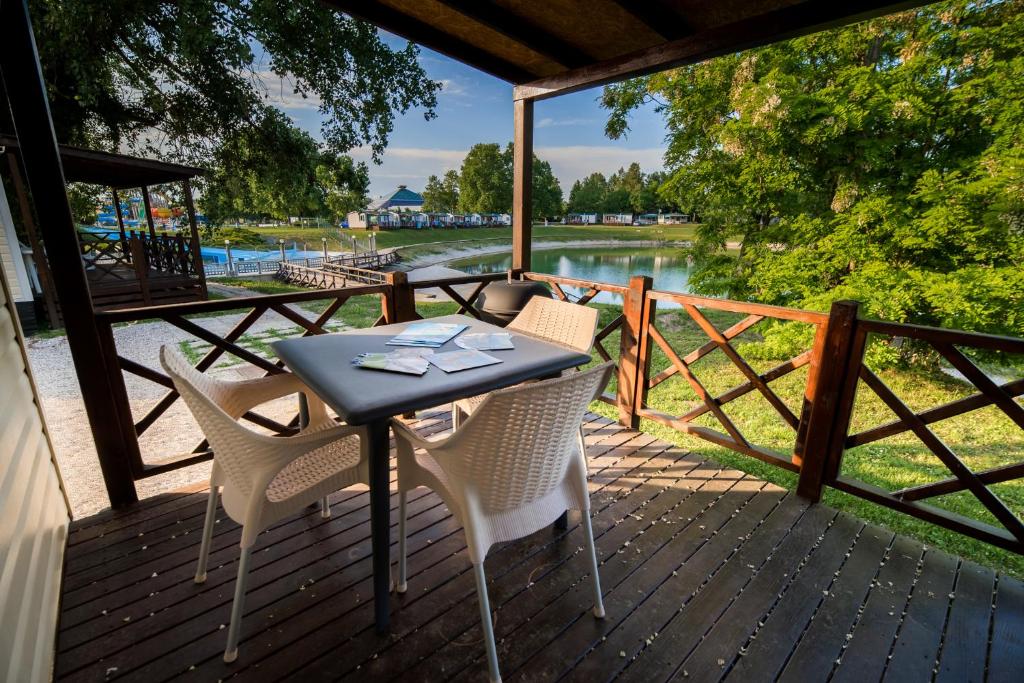 Lake View Mobile Homes With Thermal Riviera Tickets In Terme ČAtež - Jesenice