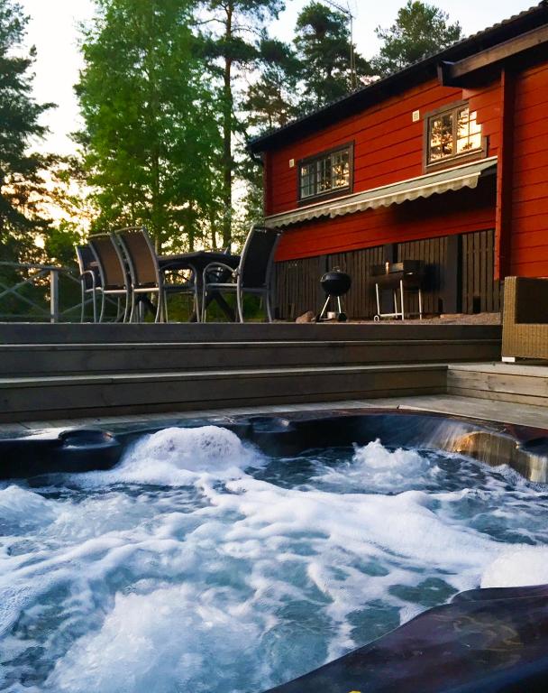 Näkna Hill - House For 6p With An Outdoor Jacuzzi - Sweden