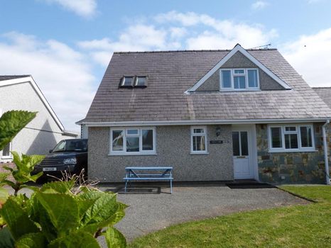 Looking for a vacation rental in Nefyn? Try cozycozy