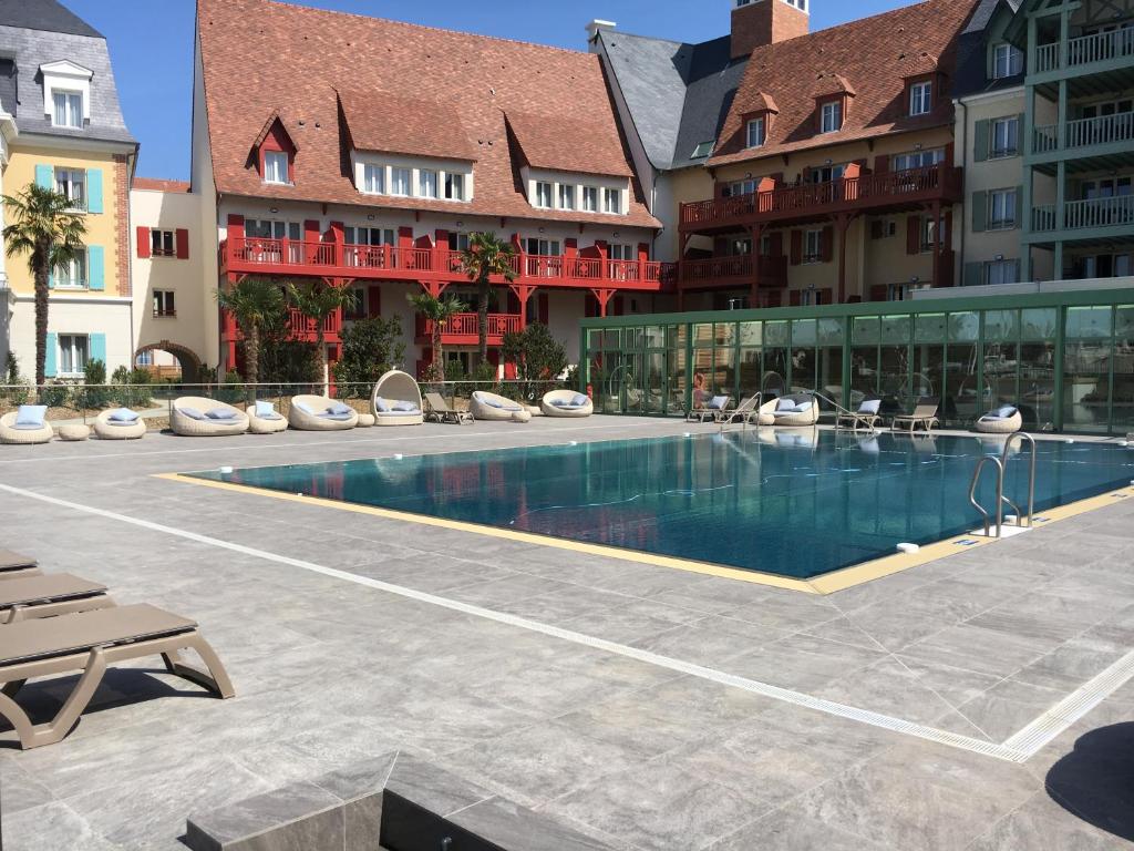 Cyrille Et Vacances Presqu'ile De La Touques - Hotel Ibis Budget Deauville