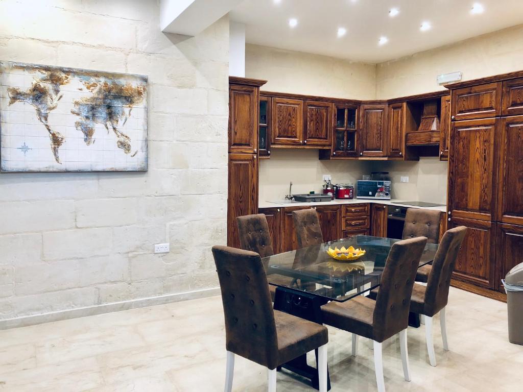 Converted Maltese House Of Character 4 Ensuite Bdr - Valletta