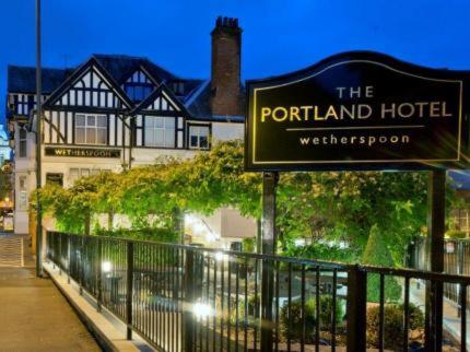 The Portland Hotel Wetherspoon - Castleton