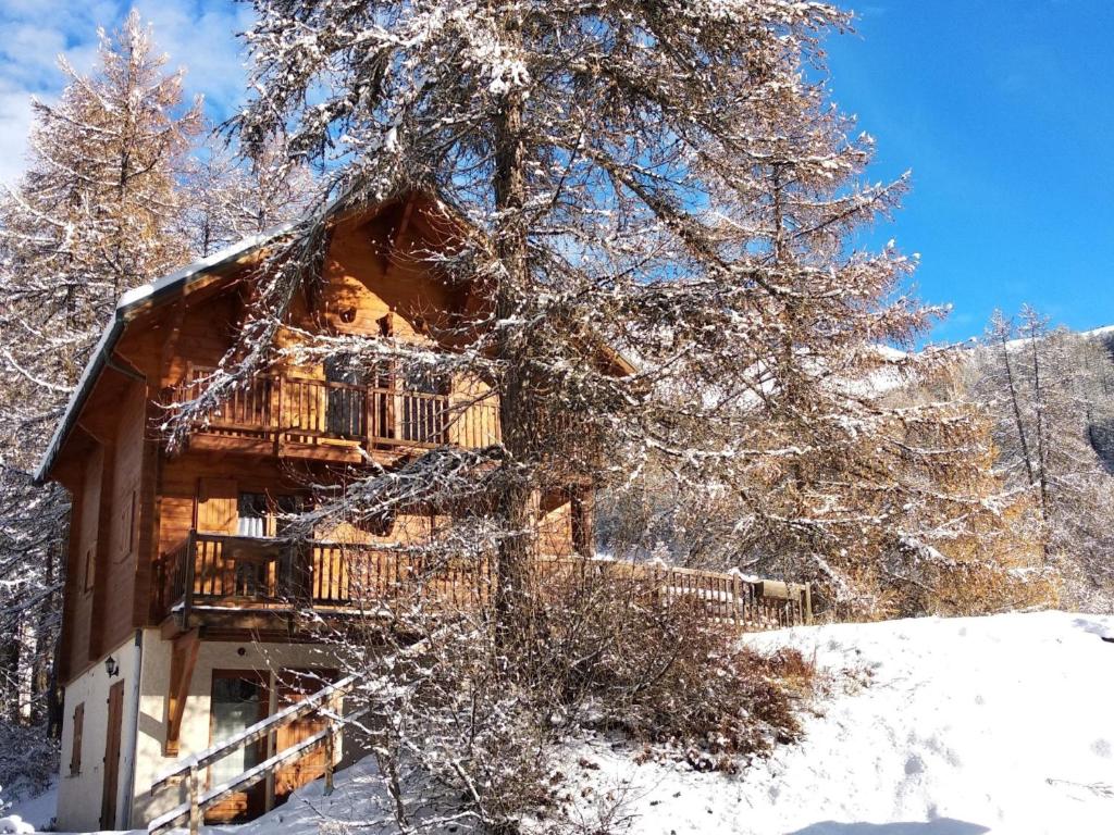 Les Orres, At The Foot Of The Slopes, In A Chalet, Charming Rental 2/3 Beds - Les Orres
