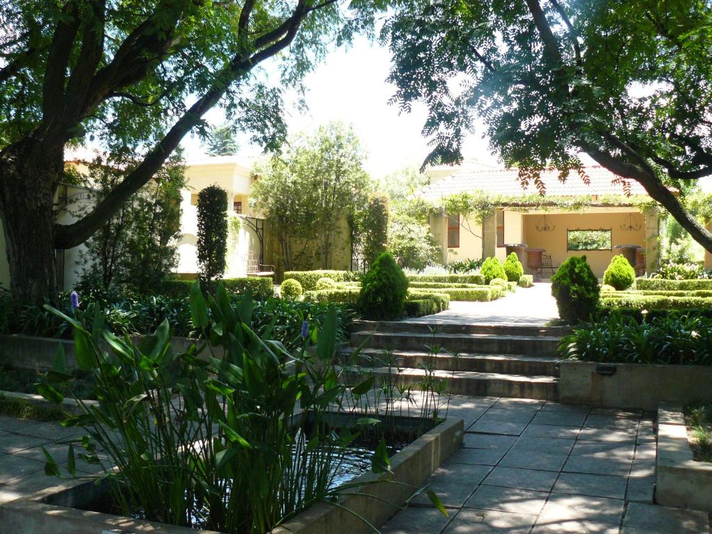 Moon And Sixpence Garden Guest House - Krugersdorp