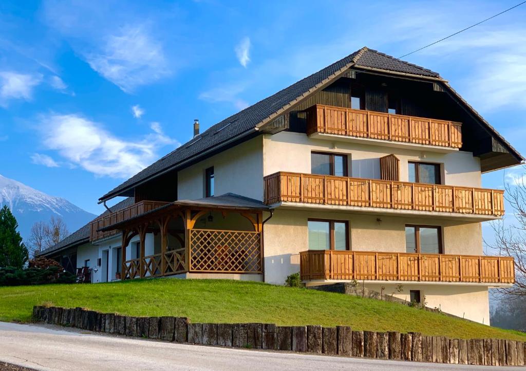 Apartments-rooms Kocijancic - Bled