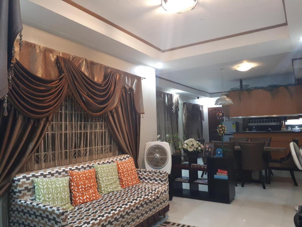 Modern House Staycation In Bacolod - Bago