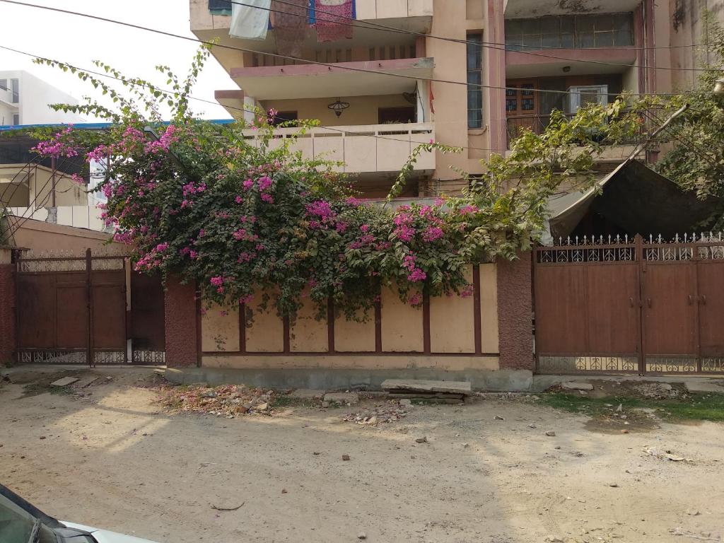 2 Ac Rooms With Kitchen & Lounge Near Ganges - Mughalsarai