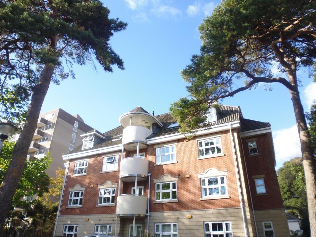 Walking Distance To Beach , Close To Town Center - Bournemouth