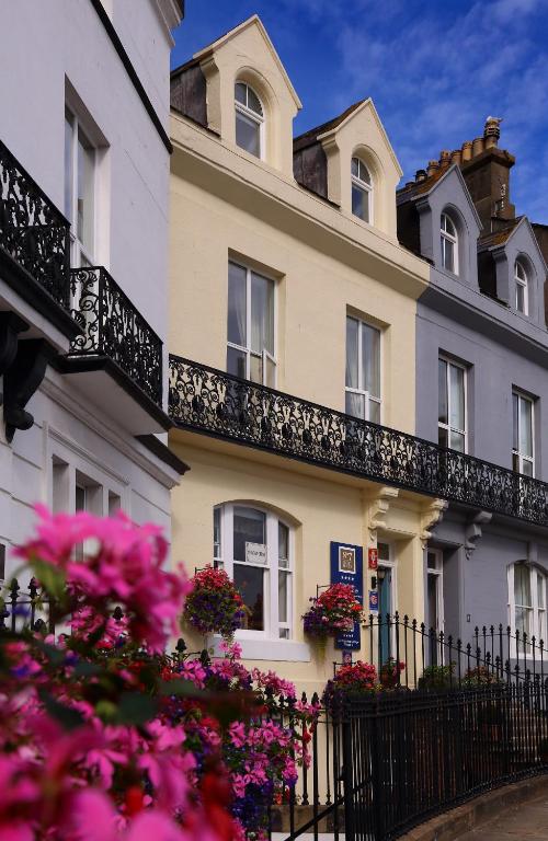 Number 7 Guest House - Whitby, UK