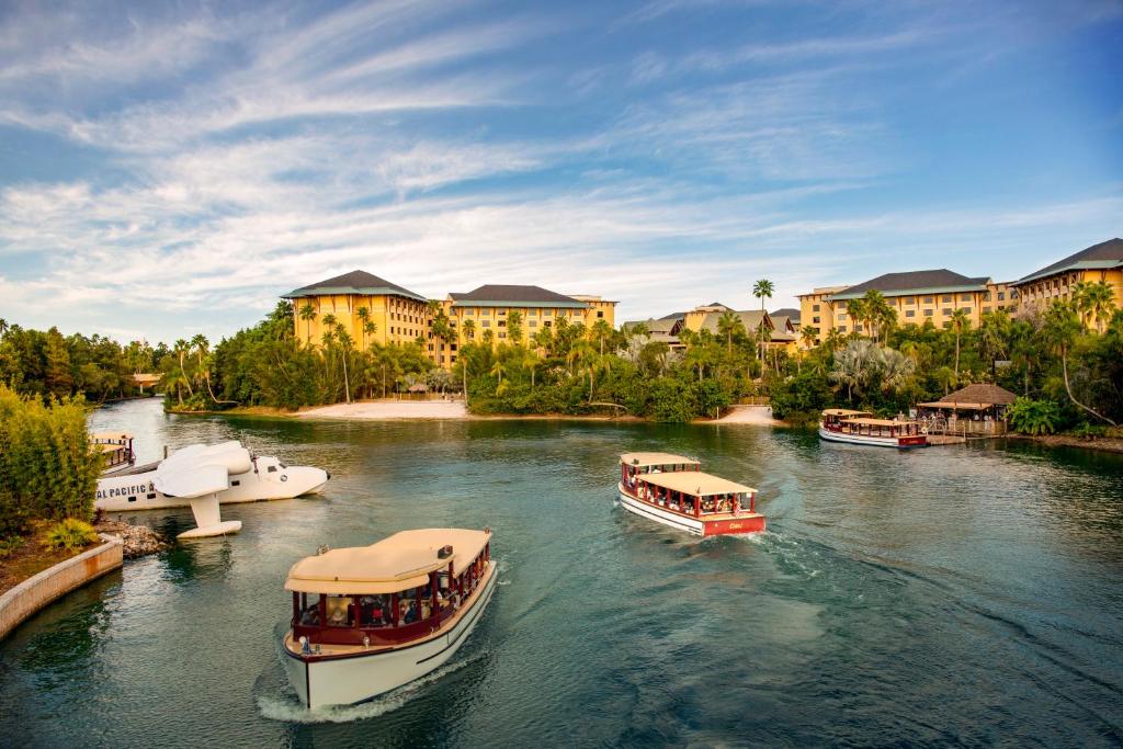 Universal's Loews Royal Pacific Resort - Lake Apopka, FL