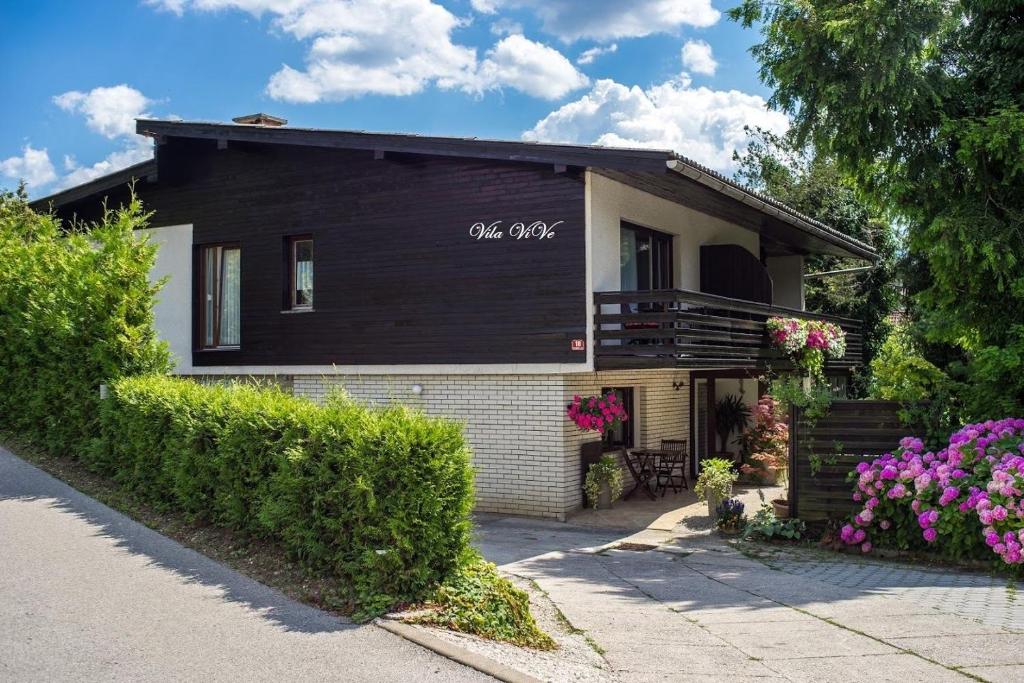 Apartments And Rooms Villa Vive - Jesenice