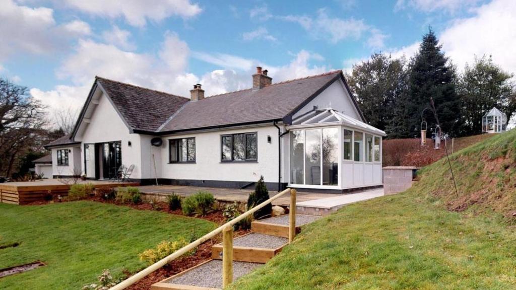 Bracdy Cottage, Dog-friendly Couples Cottage - North Wales