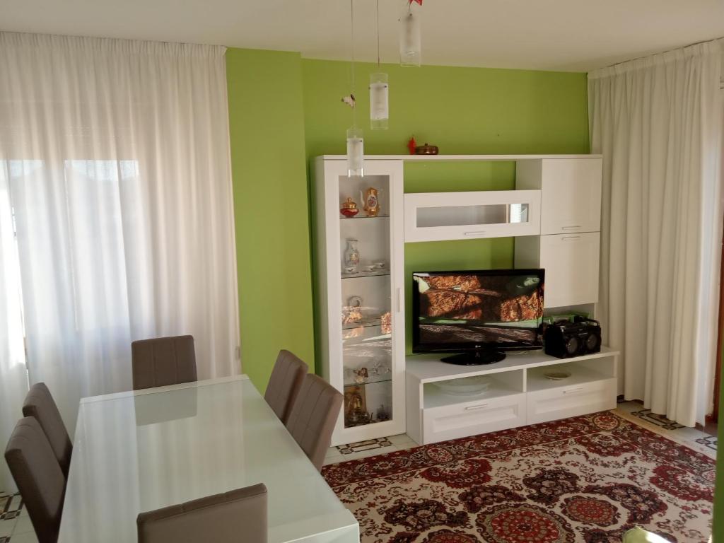 Large And Very Central With All The Services Of The City Under The House. - Olbia