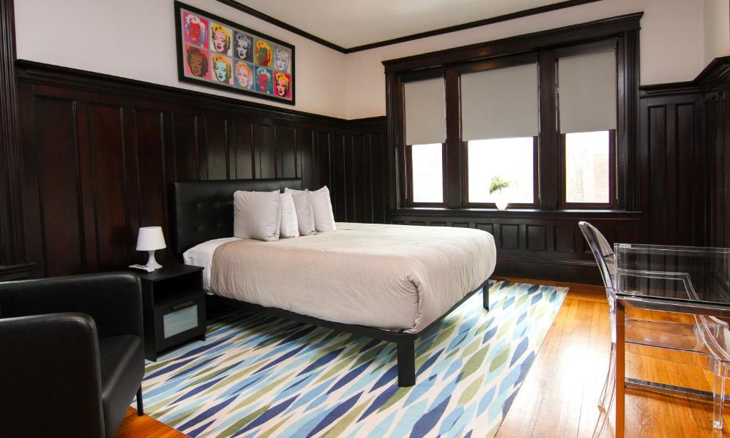 A Stylish Stay W/ A Queen Bed, Heated Floors.. #33 - Newton, MA