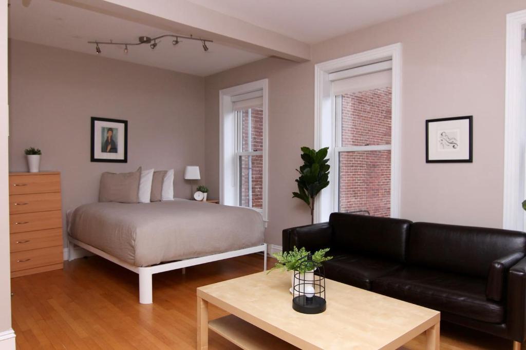 Stylish Downtown Studio In The Southend, C.ave# 2 - Revere, MA