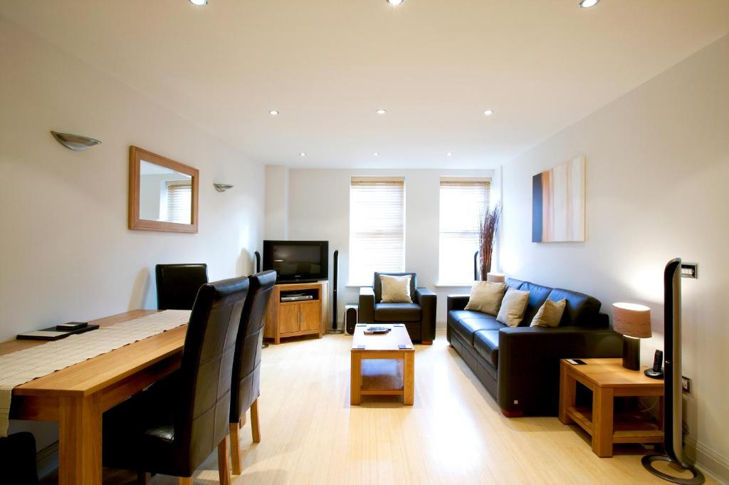 2 Bed 2 Bath Property At Pelican Hse With Free Secure, Allocated Parking - Highclere