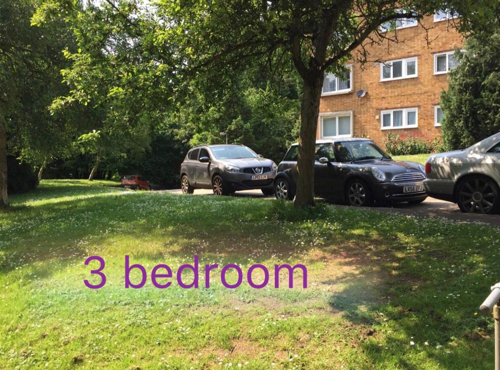 Spacious 3 Bedroom Apartment - St Albans