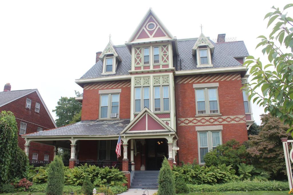 Presidents Suite - Spencer House Bed & Breakfast - Erie, PA