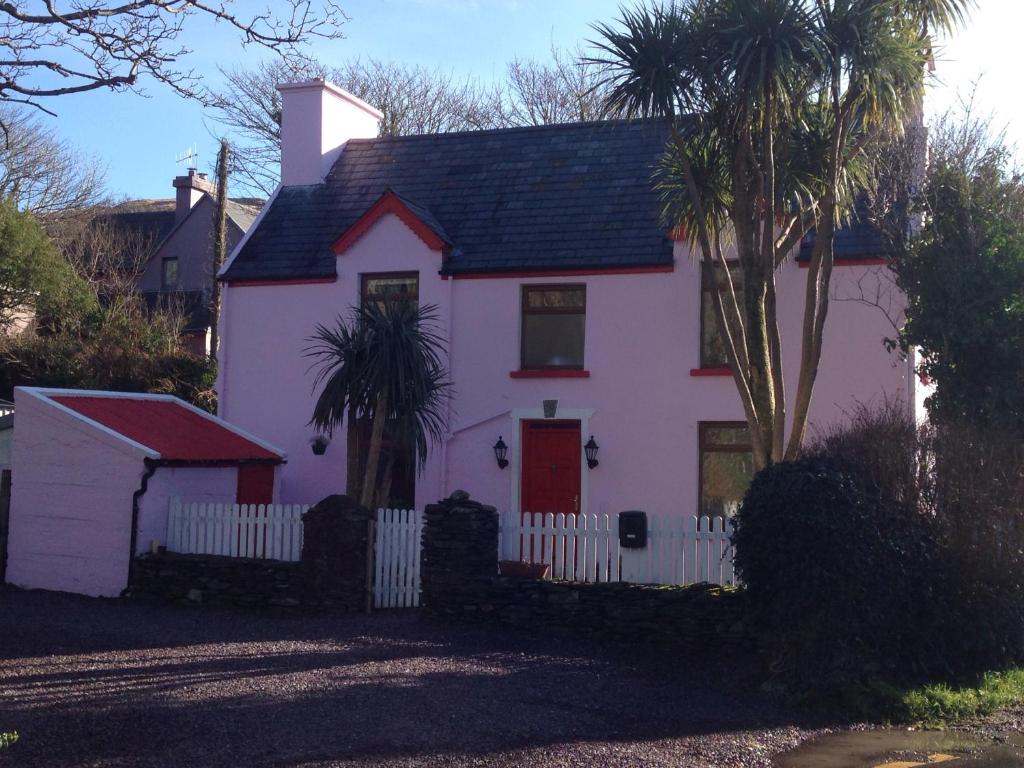 Walk To The Pub- Caherdaniel Pet Friendly.7 Beds. - County Kerry