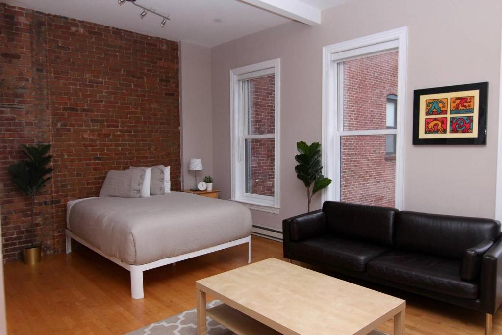 Stylish Downtown Studio In The Southend, C.ave #43 - Brookline, MA