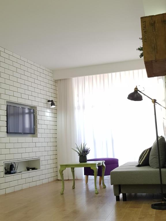 Stylish Apartment With A Patio Close To The Beach - 에일라트