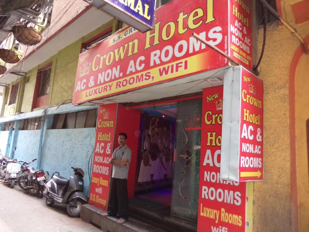 New Crown Hotel (200m From Sarvate Bus Stand) - Indore