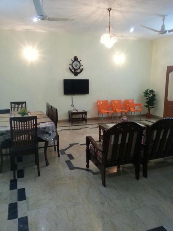 Rehaish Inn Furnished Rental Accommodation - Karachi