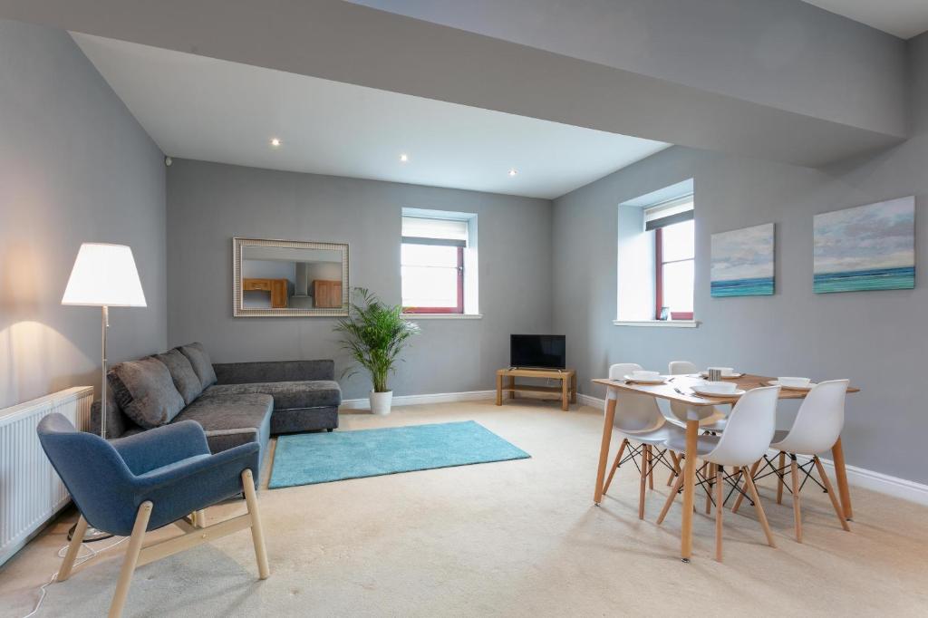 Granary Suite No3 - Donnini Apartments - Ayr, UK