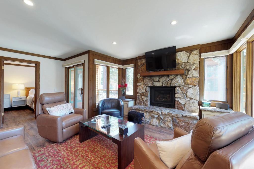 Rustic 2br 2nd-floor | Balcony | - Mammoth Lakes
