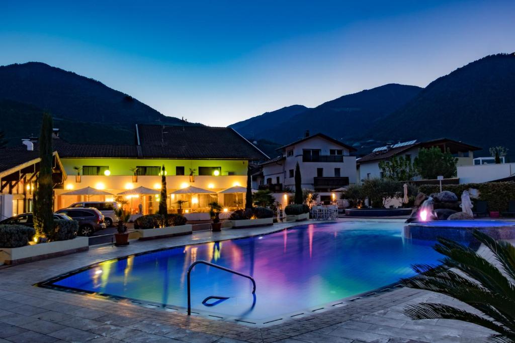 Schlosshof Charme Resort – Hotel & Camping - Lana