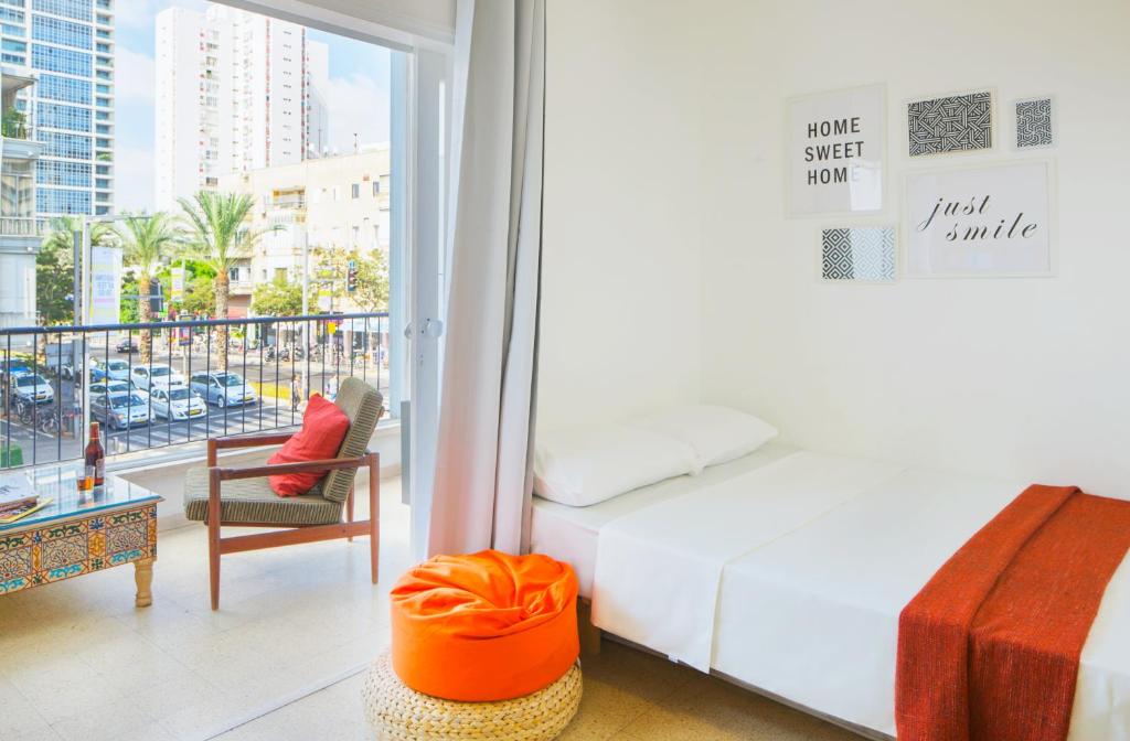 Best Location! Large Cozy Flat With Balcony! - Tel Aviv
