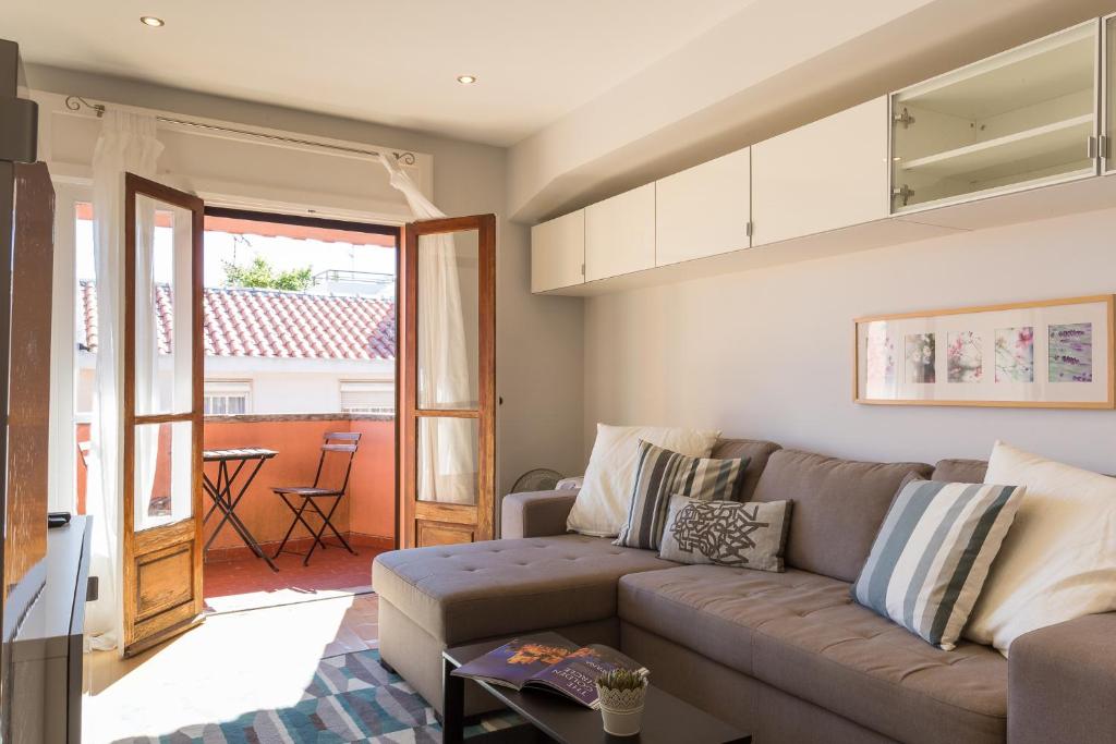 Casa Do Largo 1br With Sunny Balcony In Old Town C - Estoril