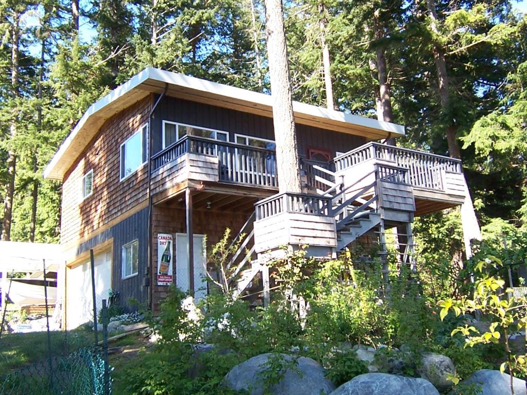 Malaspina Strait Cottage - British Columbia
