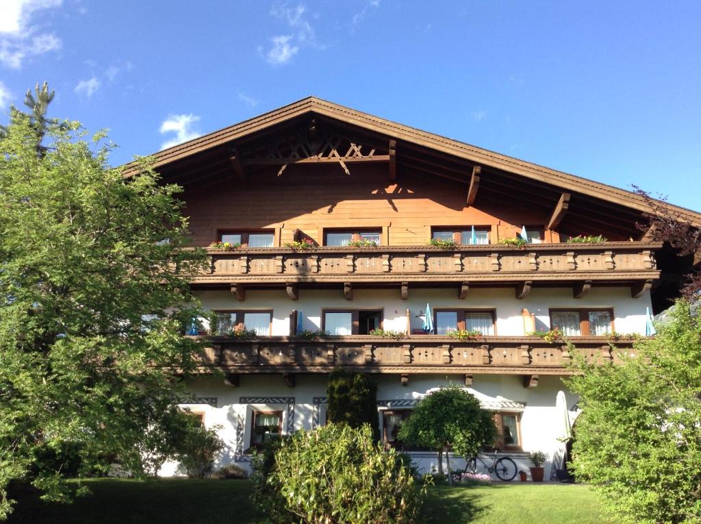 Hotel Garni Almhof - Seefeld in Tirol