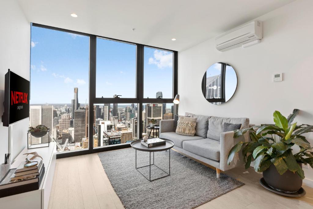 Eq Tower · Stylish Melbourne Cbd Apartment With View Of City Skyline - The University of Melbourne