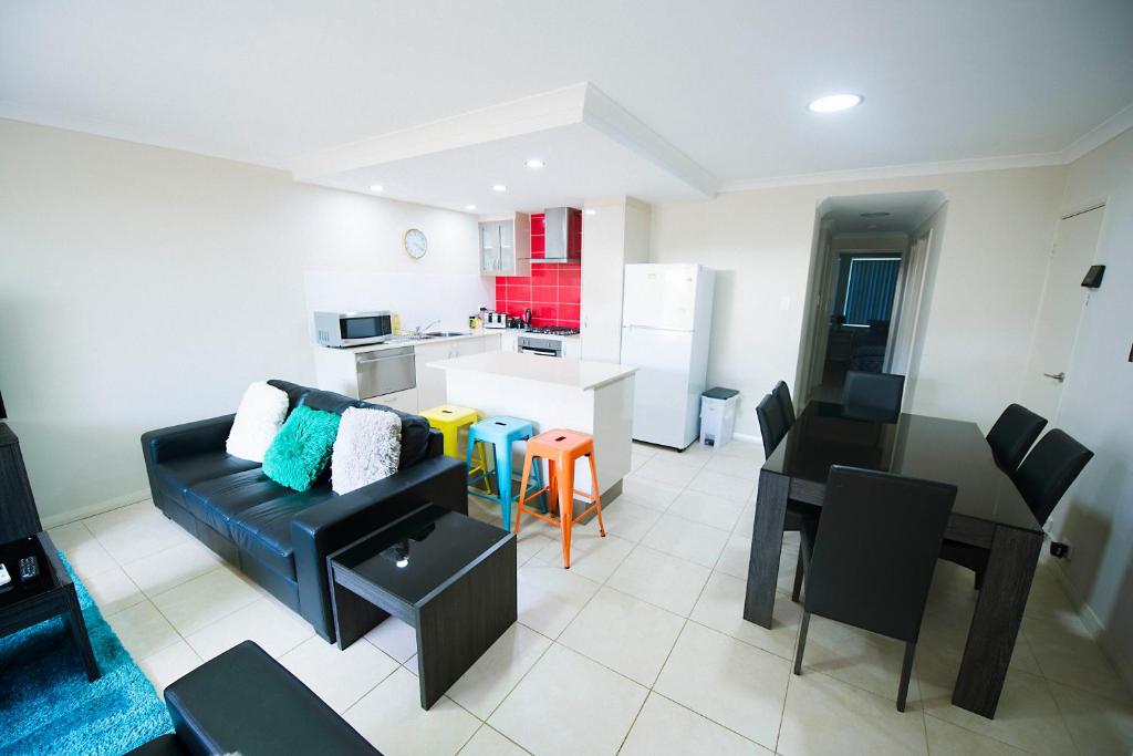 Unit Close To Airport, Hospital, Shops And Transport - Free Wifi - Netflix - Stan - Apple Tv - Hospital - Swan Valley - Perth Hills - Fifo - Shops - Train - Airport - Woodbridge