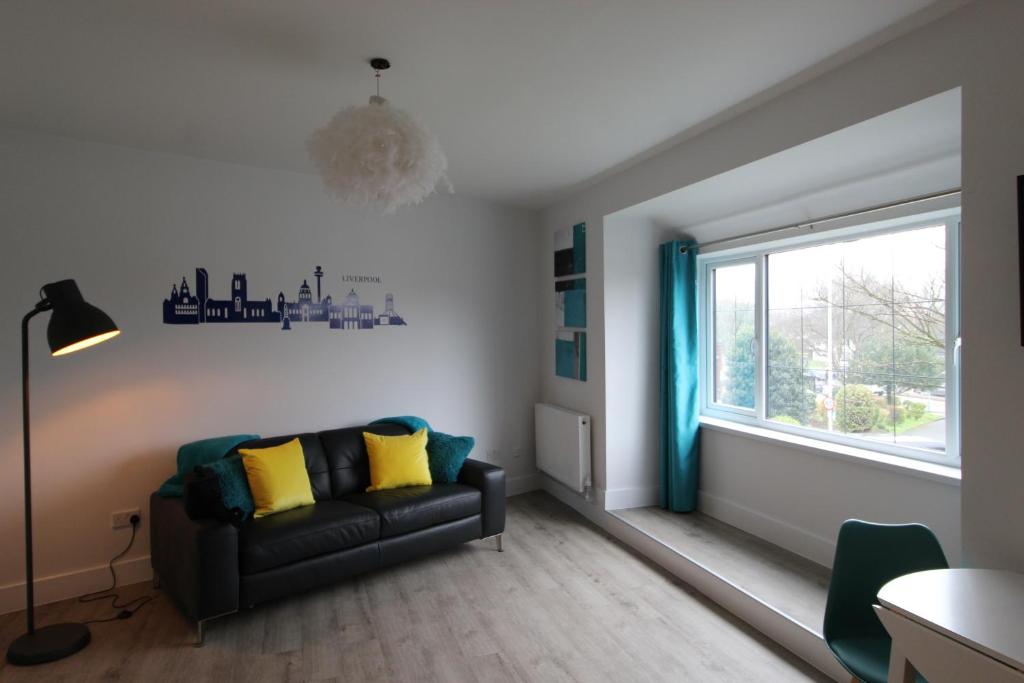 2 Serviced Apartments In Childwall-south Liverpool - Each Apartment Sleeps 6 - 건지