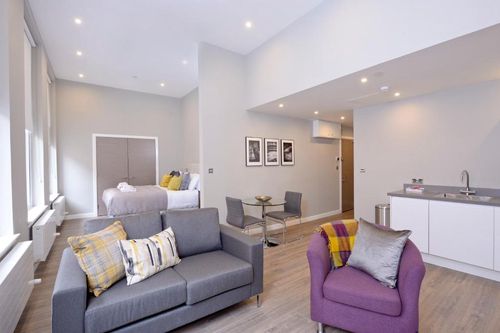 Glasgow Queen Street Station airbnb, hotels and holiday rentals