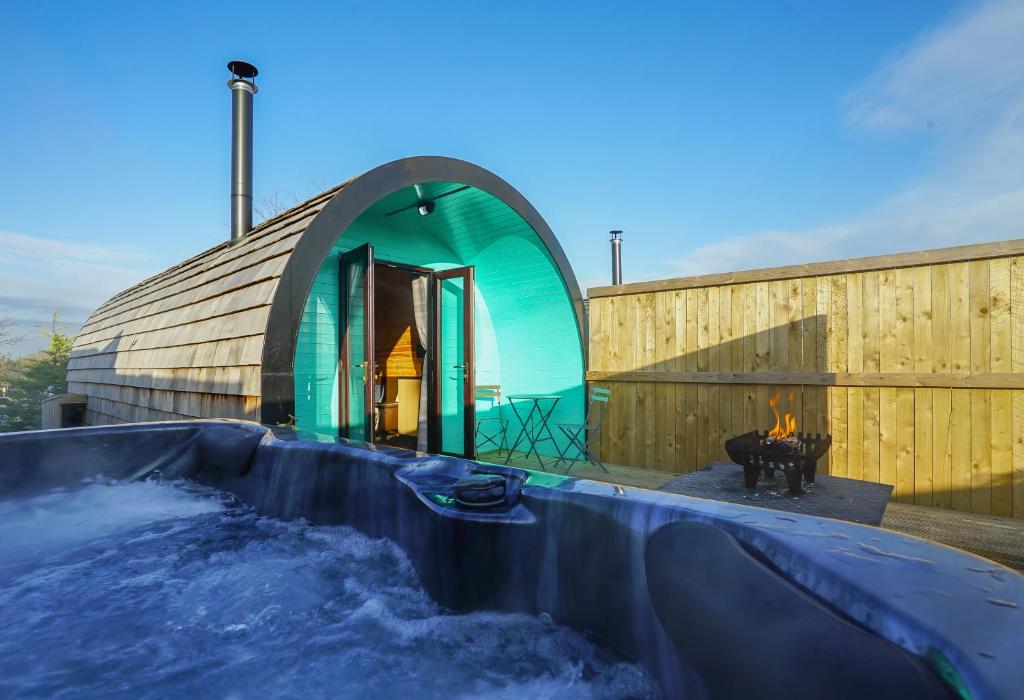 Deluxe Glamping Pod With Hot Tub - Cheshire