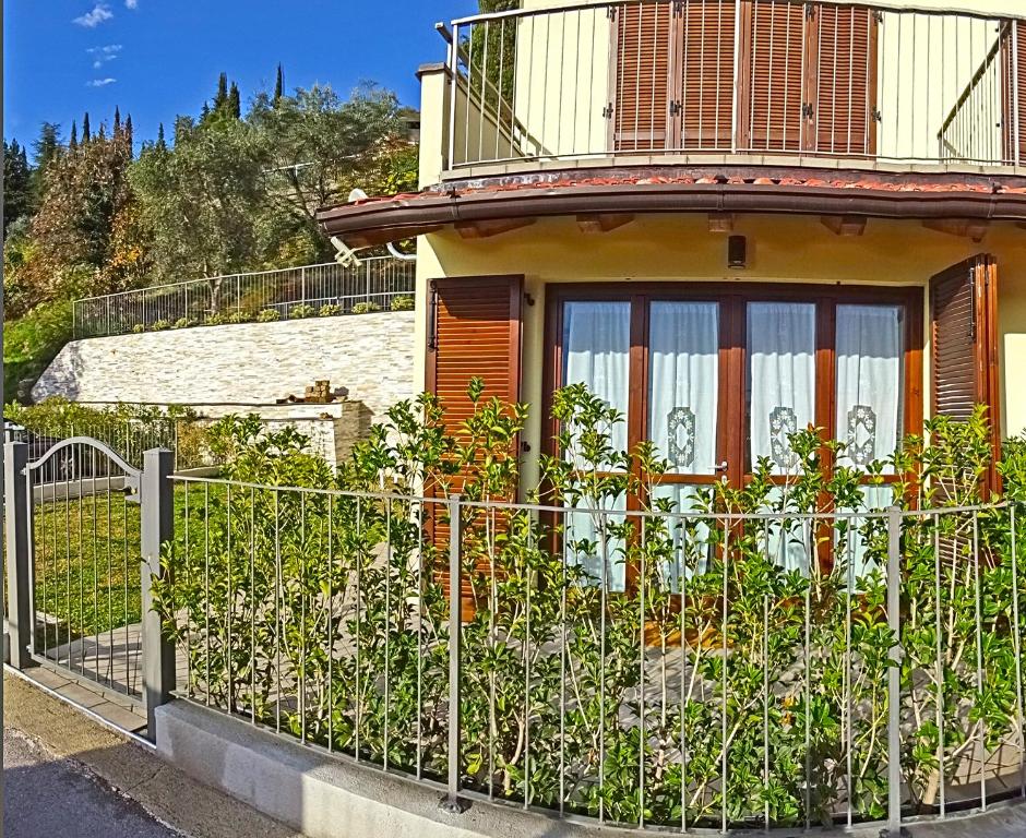 La Quiete17 Fenced Garden Apartment By Gardadomusmea - Limone Sul Garda