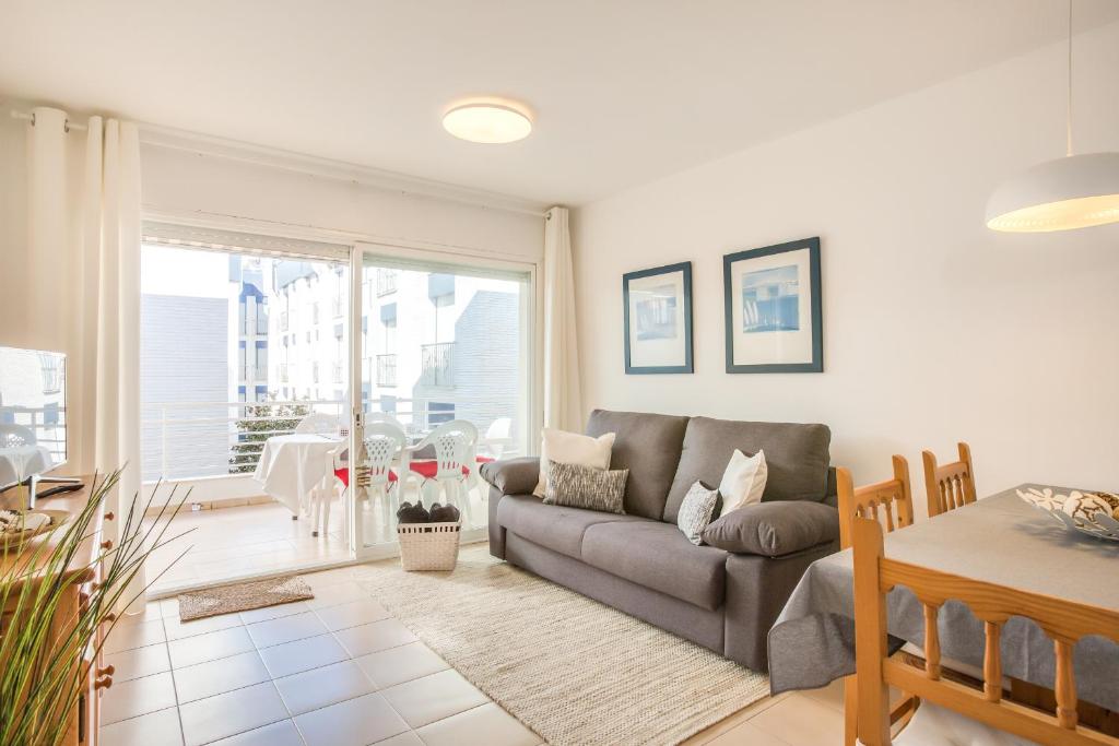 Lets Holidays White Apartment With Terrace, Ac & Parking, Near Beach - Tossa de Mar