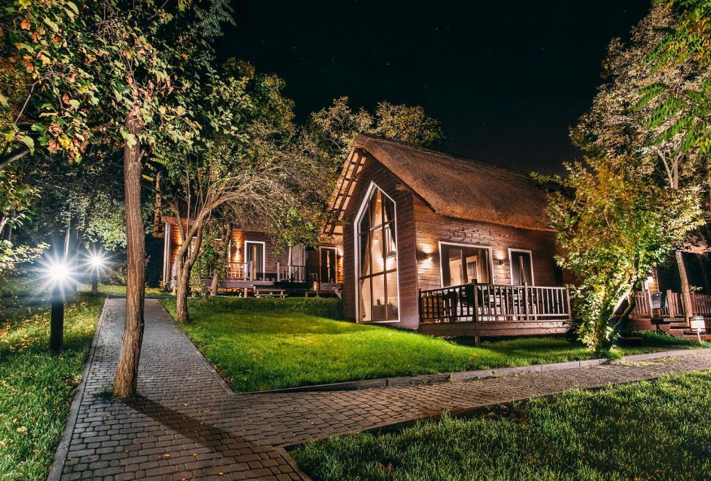 Tree House Relax Park Cottages - Moldova
