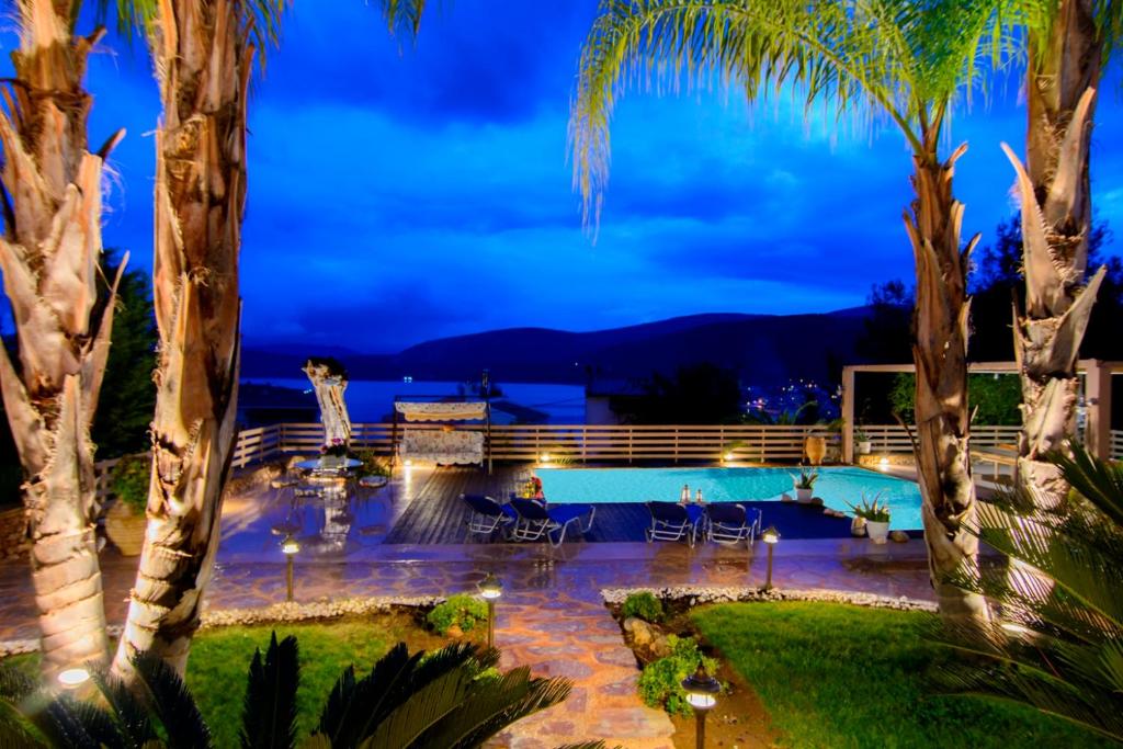 Villa Maira Luxurious With Private Swimming Pool - Саронические острова