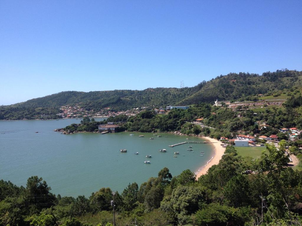 Casa próxima a praia de Calheiros - Governador Celso Ramos