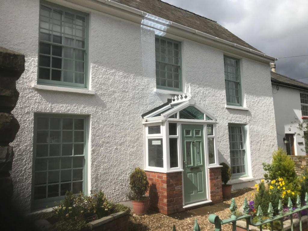 Deri-down Guest House - Monmouthshire