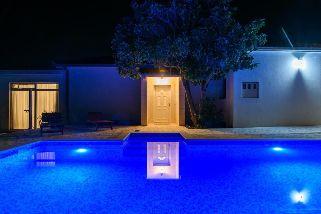 Luxury villa Lado with private pool, gym & garage - Split
