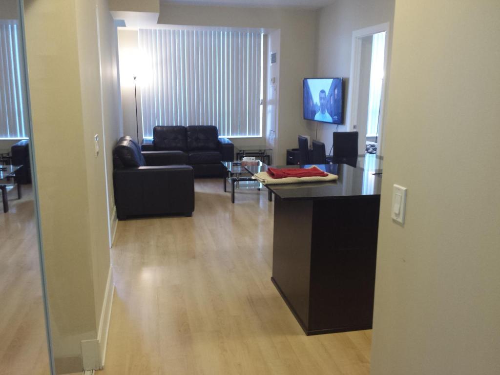 Best Location/spectacular View 2 Bedrooms Furnished Condo S/l Rent - Mississauga