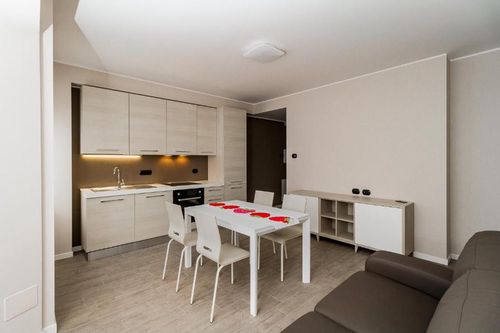 Best large villa rentals in Lecco on cozycozy