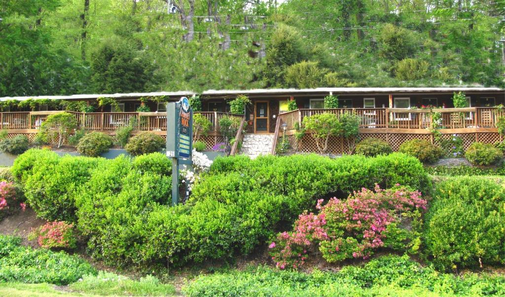 The Chimney Rock Inn & Cottages - Chimney Rock, NC