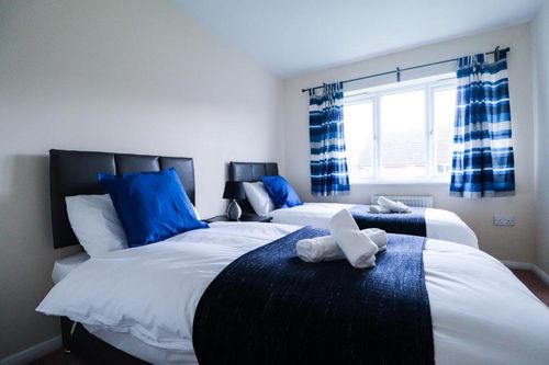 Royal Oak Home - Manchester Airport (MAN)